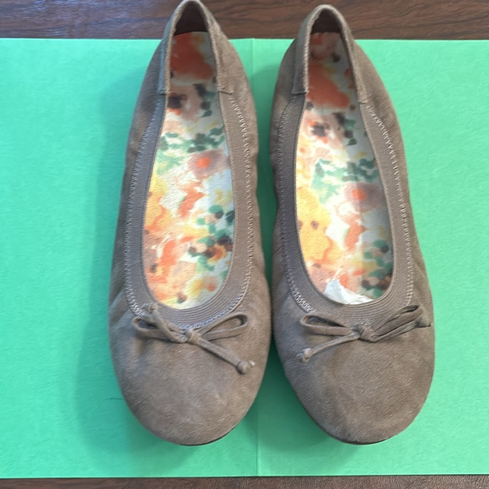 Vionic Brown Flats